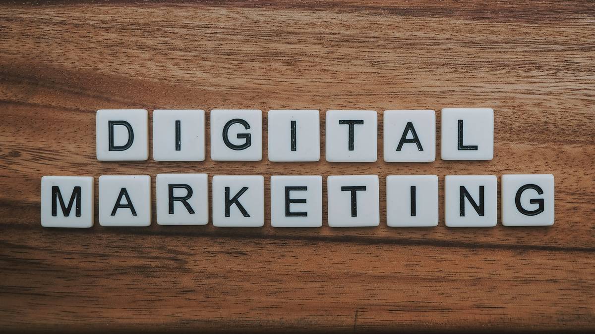 Visual flow of a high-converting funnel in digital marketing showing micro-moments and decision triggers